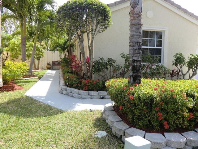 1593 NW 158th Ave, Pembroke Pines, FL 33028