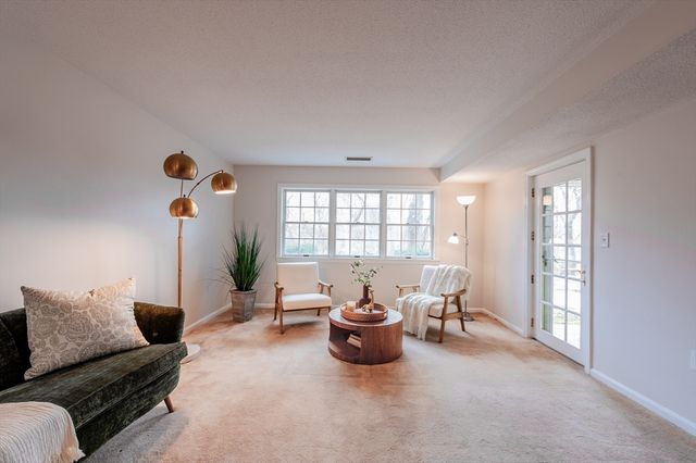 37 Weatherly Dr 37, Salem, MA 01970