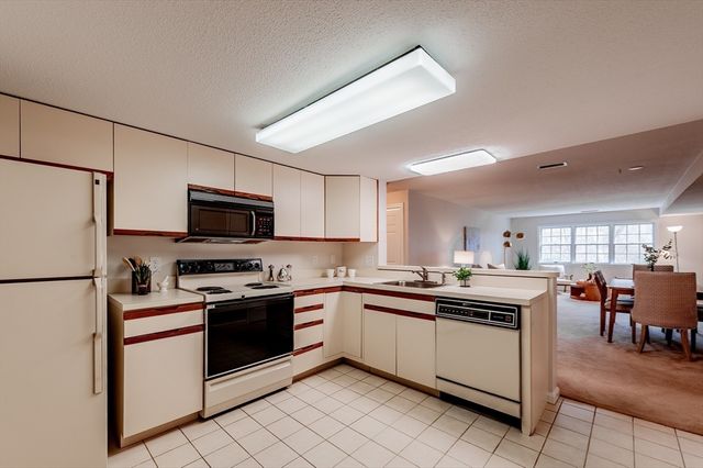 37 Weatherly Dr 37, Salem, MA 01970