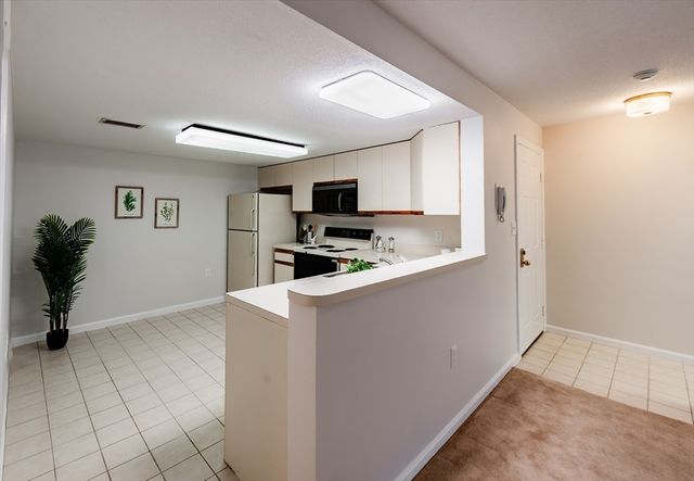 37 Weatherly Dr 37, Salem, MA 01970