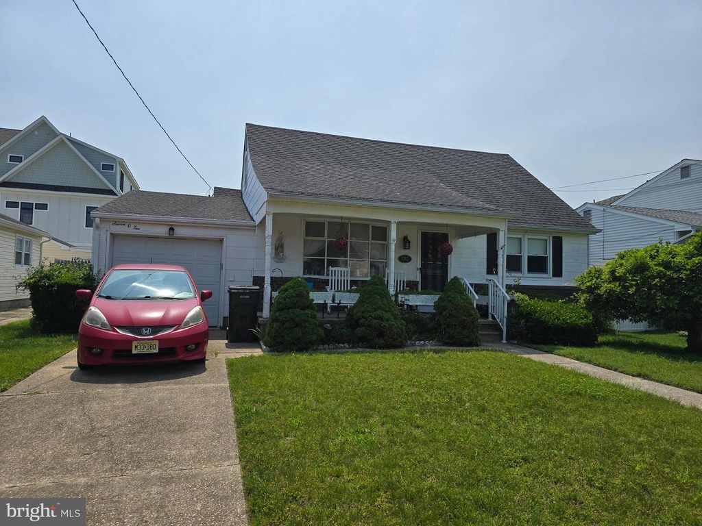 Image 3 of property listing at 702 LAFAYETTE BLVD, Brigantine, NJ 08203