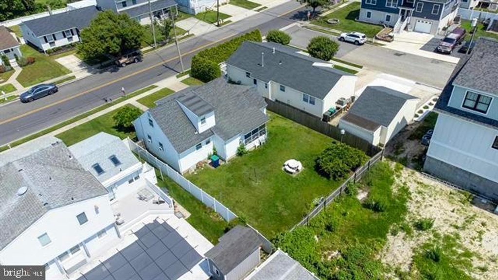 Image 4 of property listing at 702 LAFAYETTE BLVD, Brigantine, NJ 08203