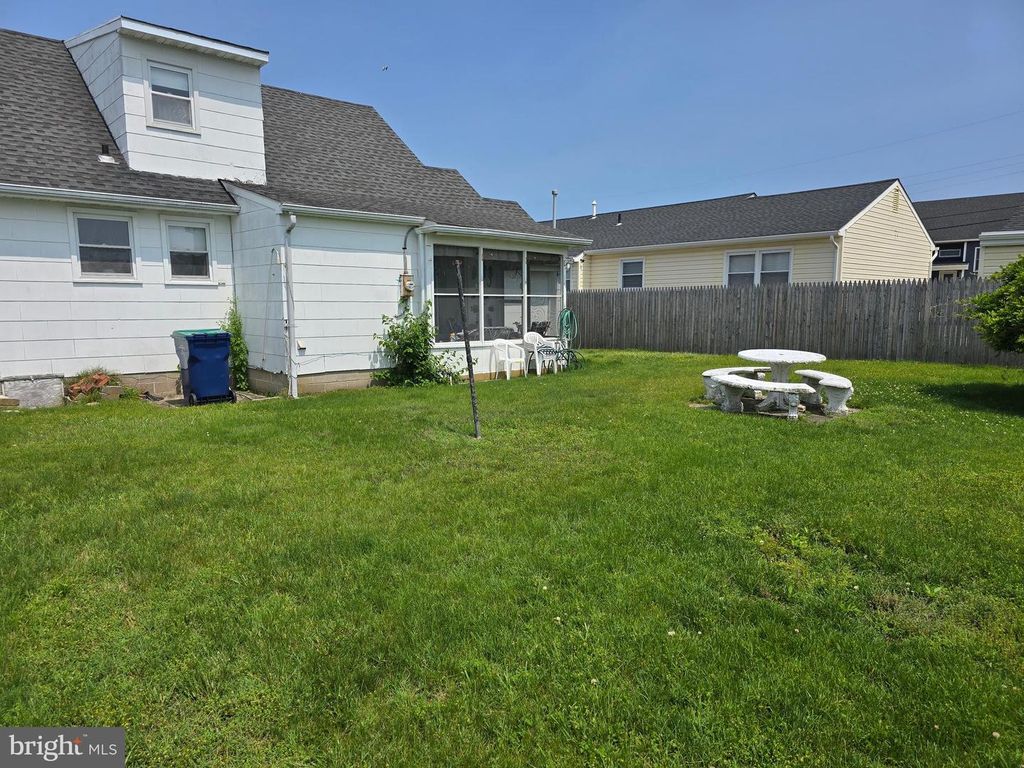 Image 6 of property listing at 702 LAFAYETTE BLVD, Brigantine, NJ 08203