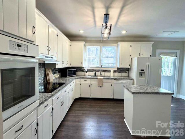 741 W Brooklyn Avenue, Lancaster, SC 29720