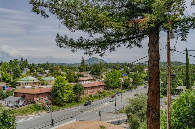 57 Anita St, Jackson, CA 95642