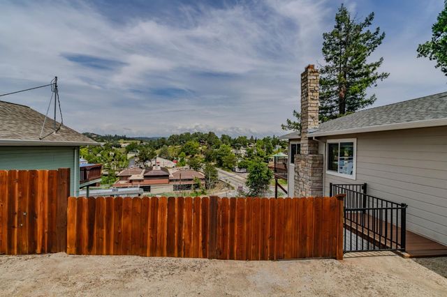 57 Anita St, Jackson, CA 95642