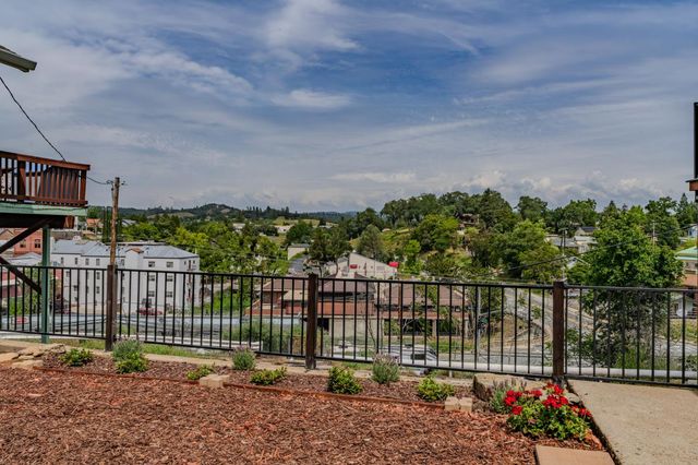 57 Anita St, Jackson, CA 95642