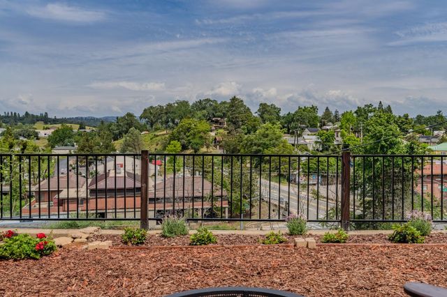 57 Anita St, Jackson, CA 95642