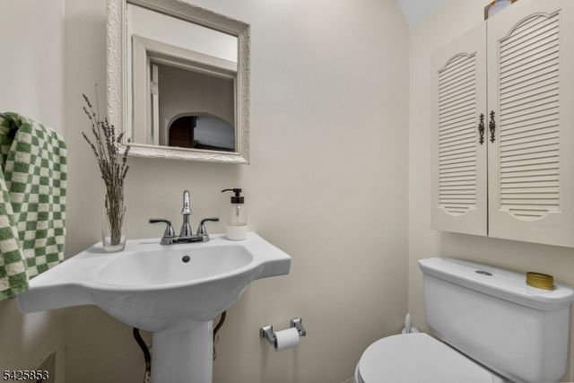 133 Central Ave, Long Hill Twp., NJ 07980