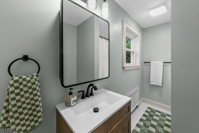 133 Central Ave, Long Hill Twp., NJ 07980