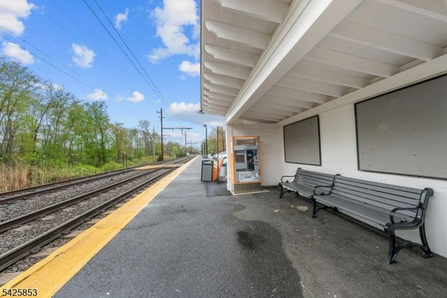 133 Central Ave, Long Hill Twp., NJ 07980