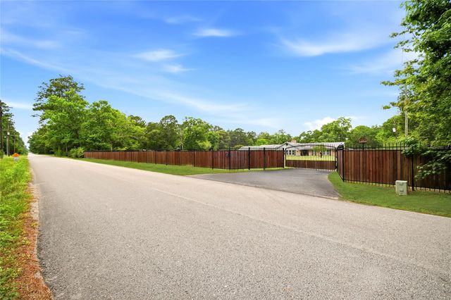1551 County Road 318, Cleveland, TX 77327