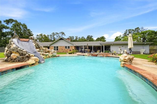 1551 County Road 318, Cleveland, TX 77327