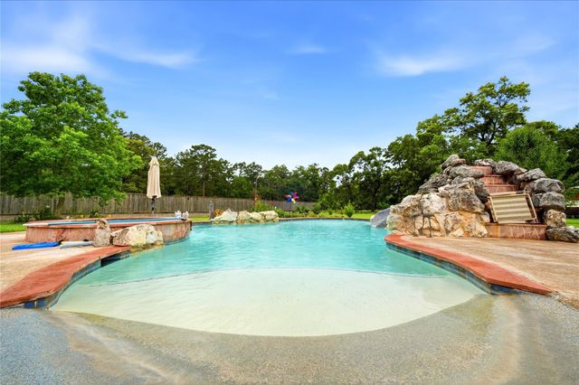 1551 County Road 318, Cleveland, TX 77327