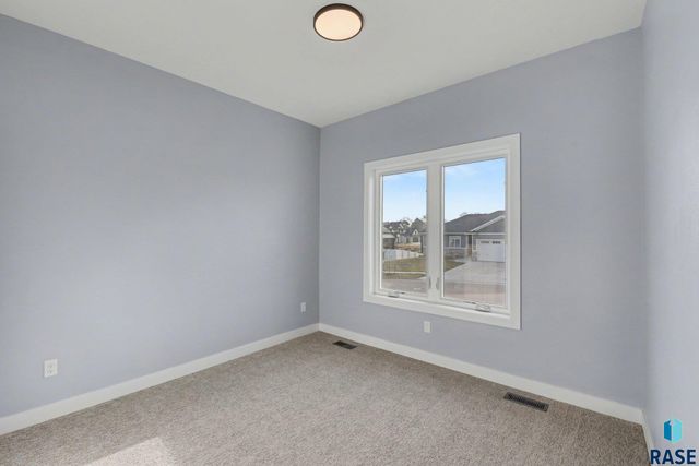 501 N Corsair Cir Circle, Sioux Falls, SD 57110