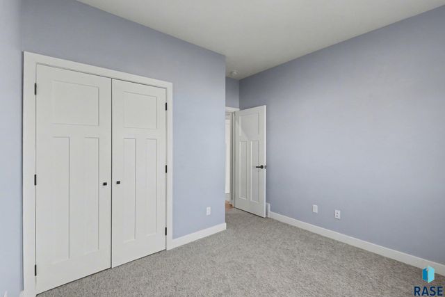 501 N Corsair Cir Circle, Sioux Falls, SD 57110