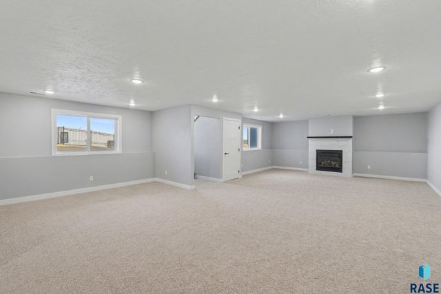 501 N Corsair Cir Circle, Sioux Falls, SD 57110
