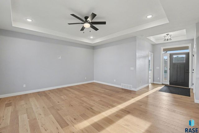 501 N Corsair Cir Circle, Sioux Falls, SD 57110