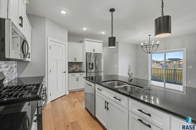 501 N Corsair Cir Circle, Sioux Falls, SD 57110