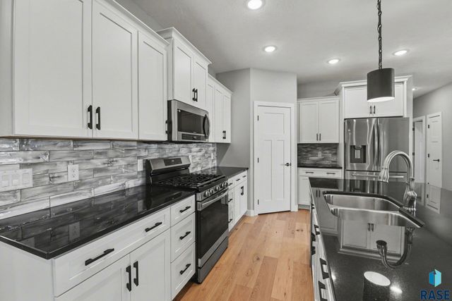 501 N Corsair Cir Circle, Sioux Falls, SD 57110