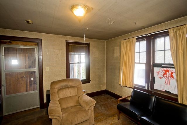 1019 Burnett Rd, Chicopee, MA 01020