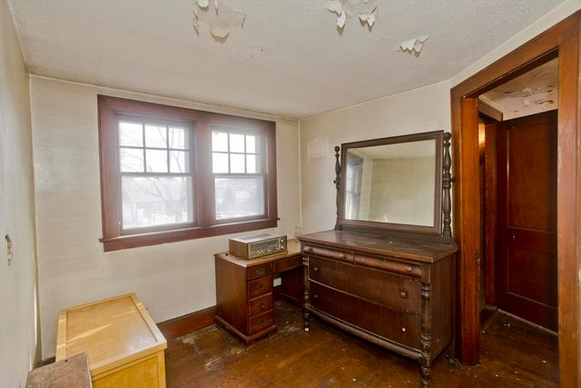 1019 Burnett Rd, Chicopee, MA 01020