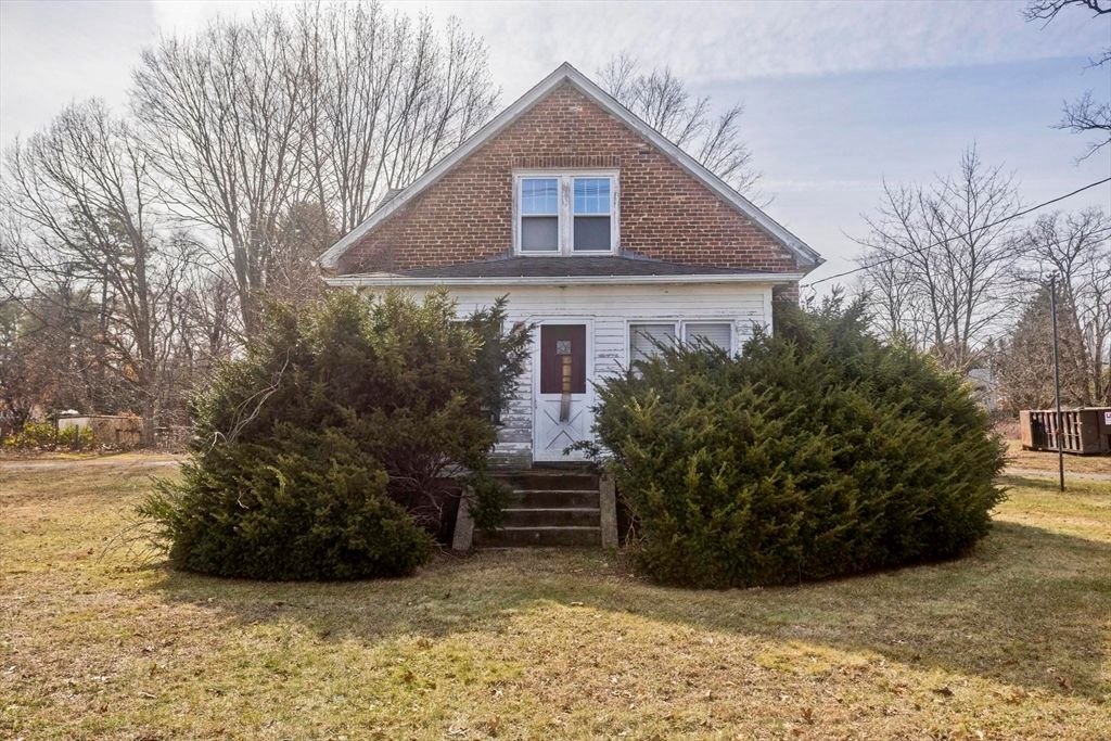 1019 Burnett Rd, Chicopee, MA 01020