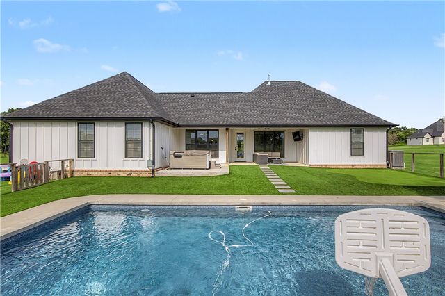 492 Drain Road, Farmington, AR 72730