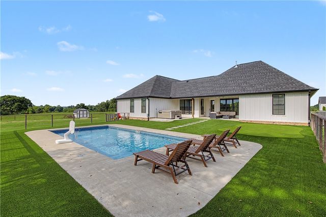 492 Drain Road, Farmington, AR 72730