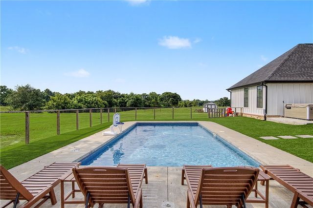 492 Drain Road, Farmington, AR 72730