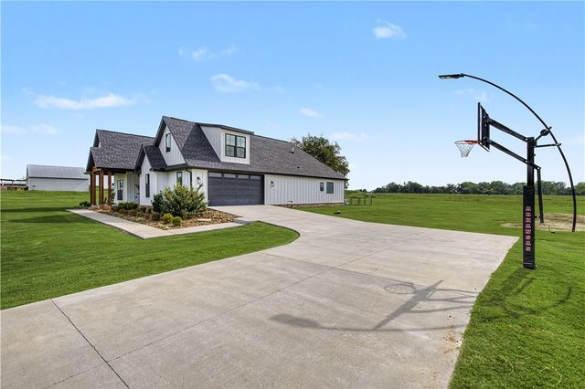 492 Drain Road, Farmington, AR 72730