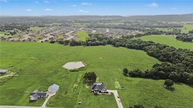 492 Drain Road, Farmington, AR 72730