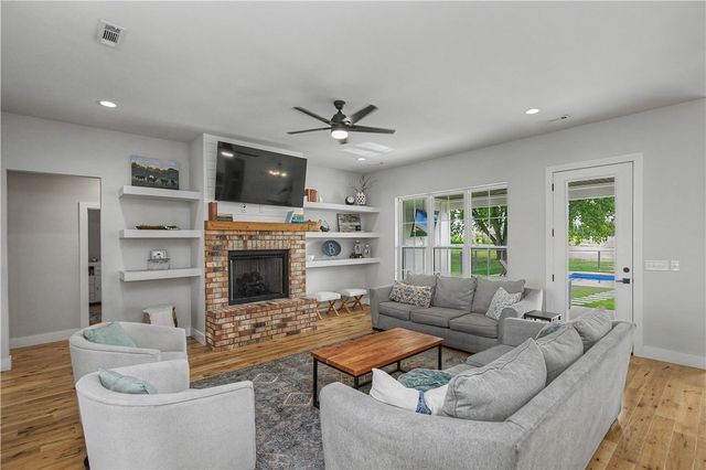 492 Drain Road, Farmington, AR 72730