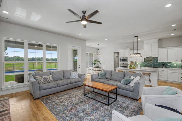 492 Drain Road, Farmington, AR 72730