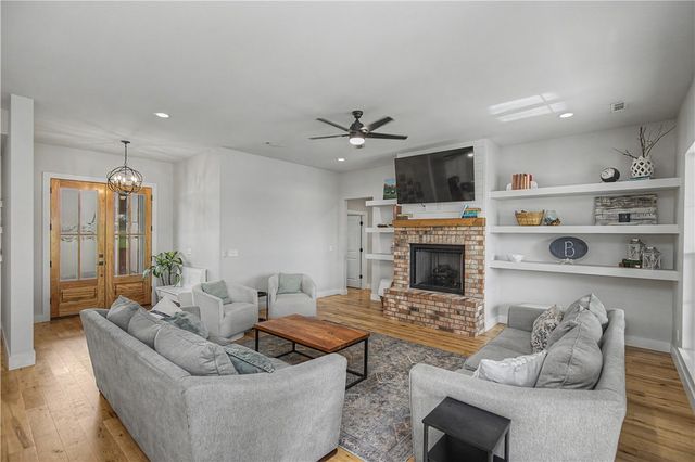 492 Drain Road, Farmington, AR 72730