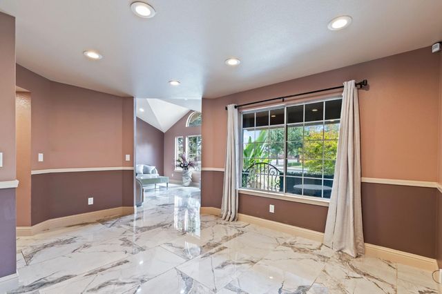 7195 N Carnegie Avenue, Fresno, CA 93722