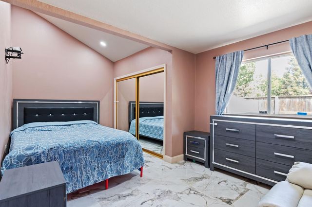 7195 N Carnegie Avenue, Fresno, CA 93722