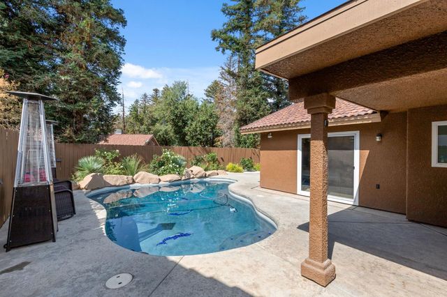 7195 N Carnegie Avenue, Fresno, CA 93722