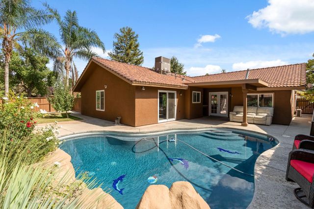 7195 N Carnegie Avenue, Fresno, CA 93722