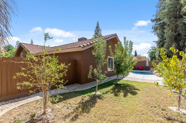 7195 N Carnegie Avenue, Fresno, CA 93722