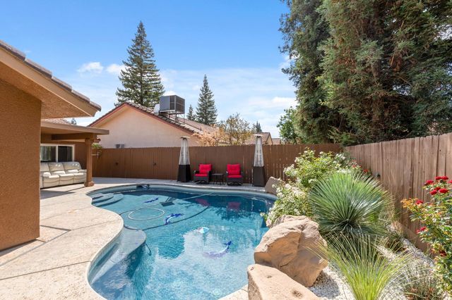 7195 N Carnegie Avenue, Fresno, CA 93722