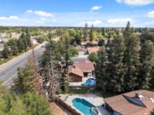 7195 N Carnegie Avenue, Fresno, CA 93722