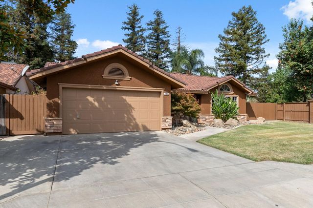 7195 N Carnegie Avenue, Fresno, CA 93722