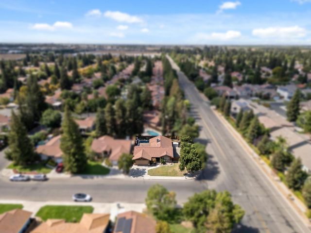 7195 N Carnegie Avenue, Fresno, CA 93722