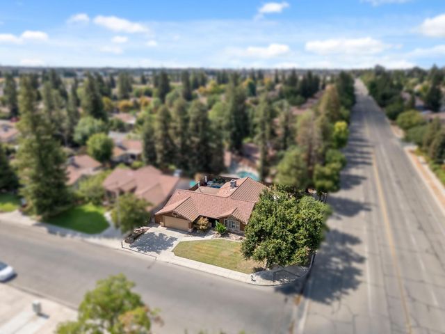 7195 N Carnegie Avenue, Fresno, CA 93722