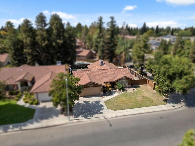 7195 N Carnegie Avenue, Fresno, CA 93722