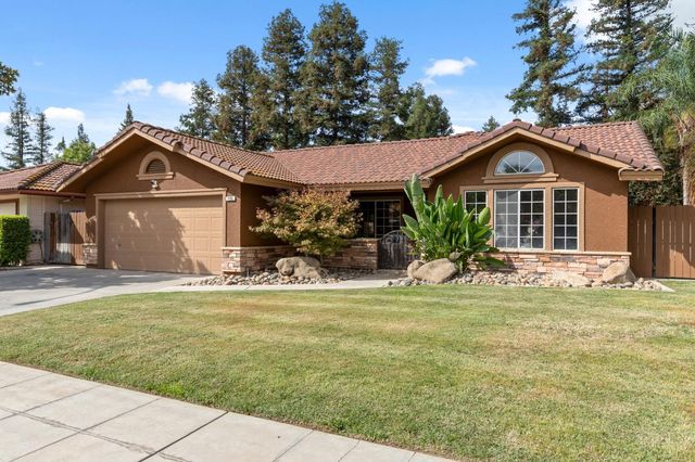 7195 N Carnegie Avenue, Fresno, CA 93722