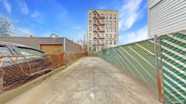 954 E 39th Street, Brooklyn, NY 11210