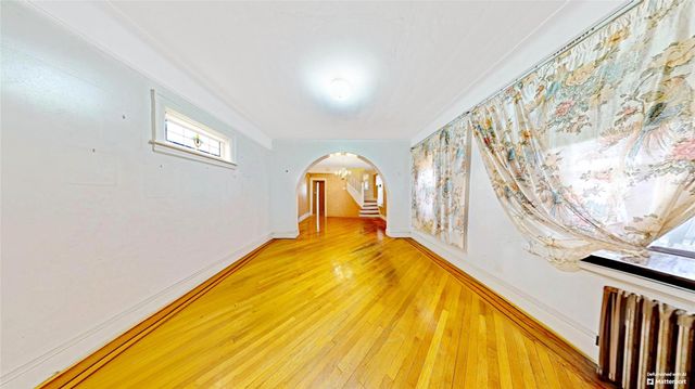 954 E 39th Street, Brooklyn, NY 11210