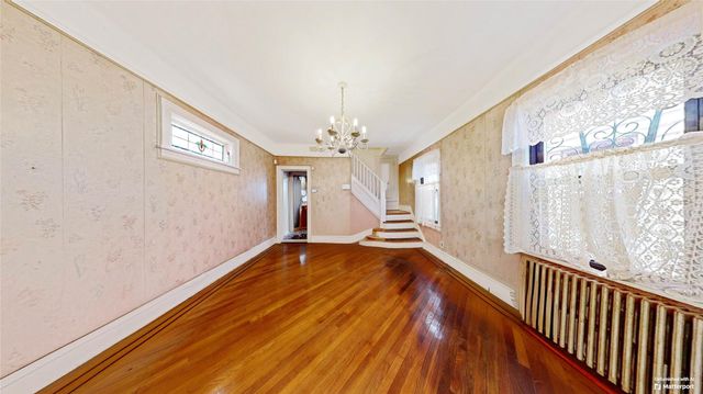 954 E 39th Street, Brooklyn, NY 11210